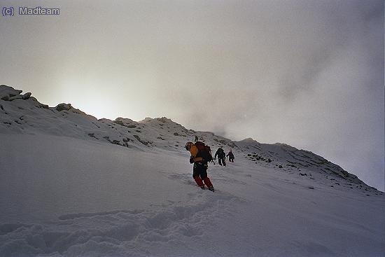 Por fin empezaba a asomar un poquito el sol por detras de la cima. foto: MADVERAS