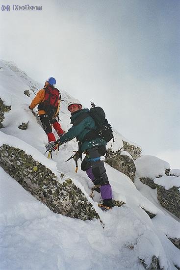 Sergi i Mari superando las j***** roquitas. Foto: MADVERAS