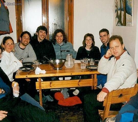 Y más cena: Evita, Igna, alex, Marc, Ester, Jordi i Jordi (spock). Foto: EVA