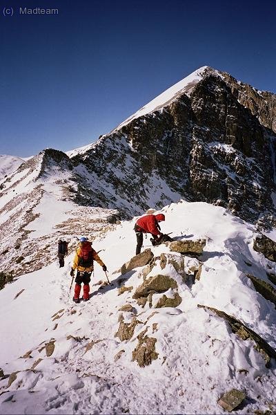 Nos vamos hacia el collado. Al fondo el Gra de Fajol Gran. foto: SERGI