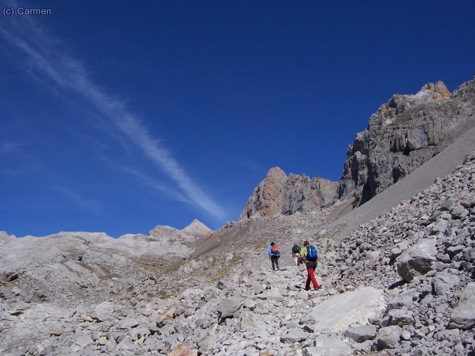Subiendo por la senda a Caba&ntilde;a Ver&oacute;nica y dem&aacute;s.