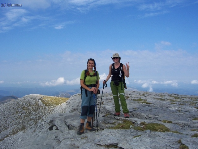 Mi amiga y la menda, en la cima.