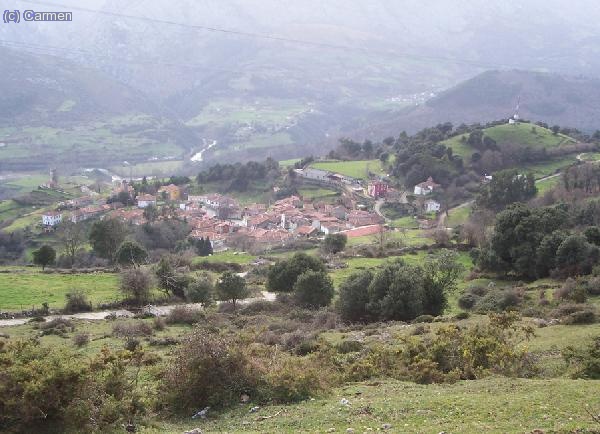 Iniciando la subida al Pico el Paisanu desde Alevia. &iexcl; Menudos repechos pista arriba y reci&eacute;n comidos !