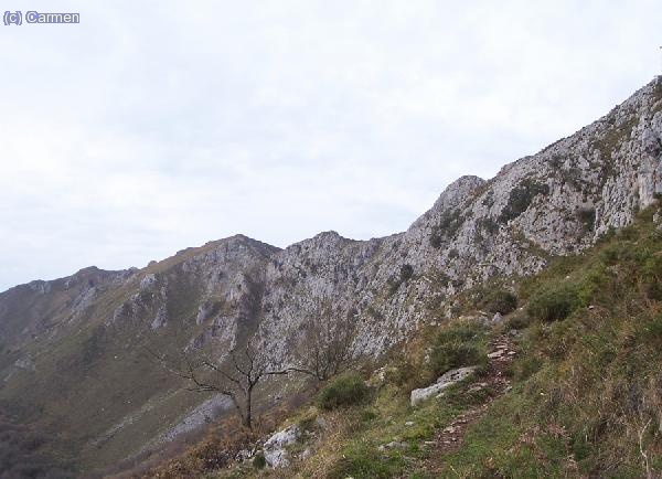 Sierra del Cuera, de donde hemos bajado.