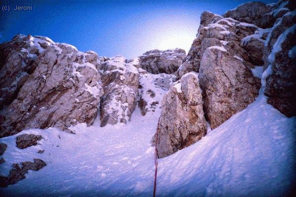 Acabando el super-rapel de 50 mts. que hicimos para ir a parar a la Sabat