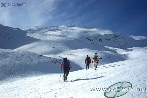 El paisaje desbordante, en la foto de la derecha divisamos la cima. "Cuando el enemigo nos muestra su verdarera cada, lo m&aacute;s dificil est&aacute; hecho".