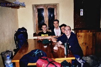 En el refugio esperando la CENA!!!