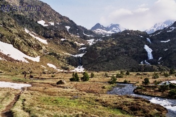 Camino del primer lago.