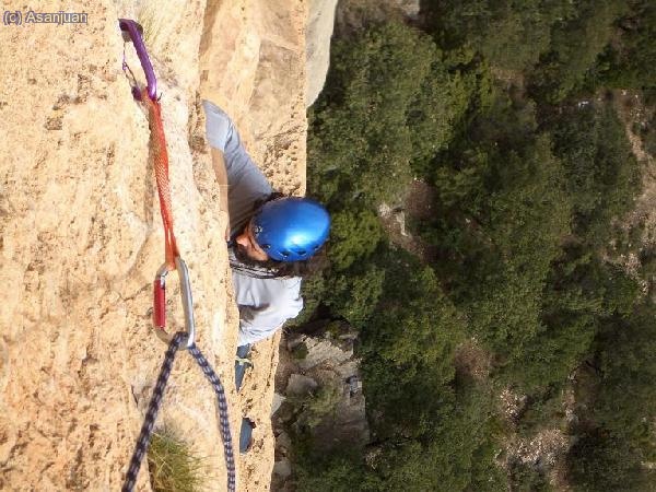 Tercer largo de la Lleida: V+ (6a en algunos libros)