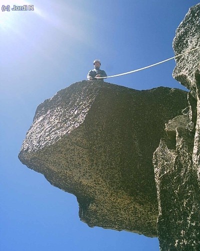 final via, damunt la g&agrave;rgola sobre el buit....