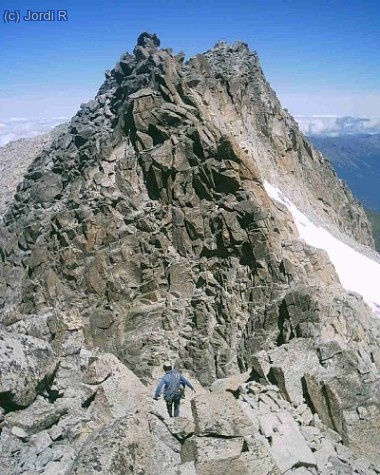 crestejant desde pico abadias cap a la maladeta