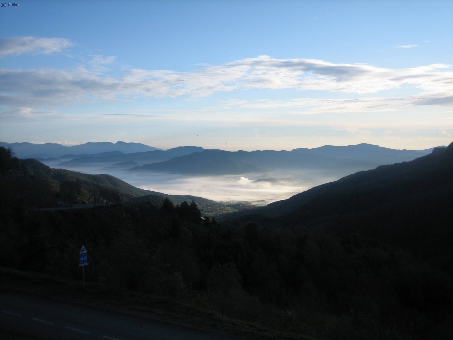 Boira baixa a la Garrotxa des del coll de Bracons.