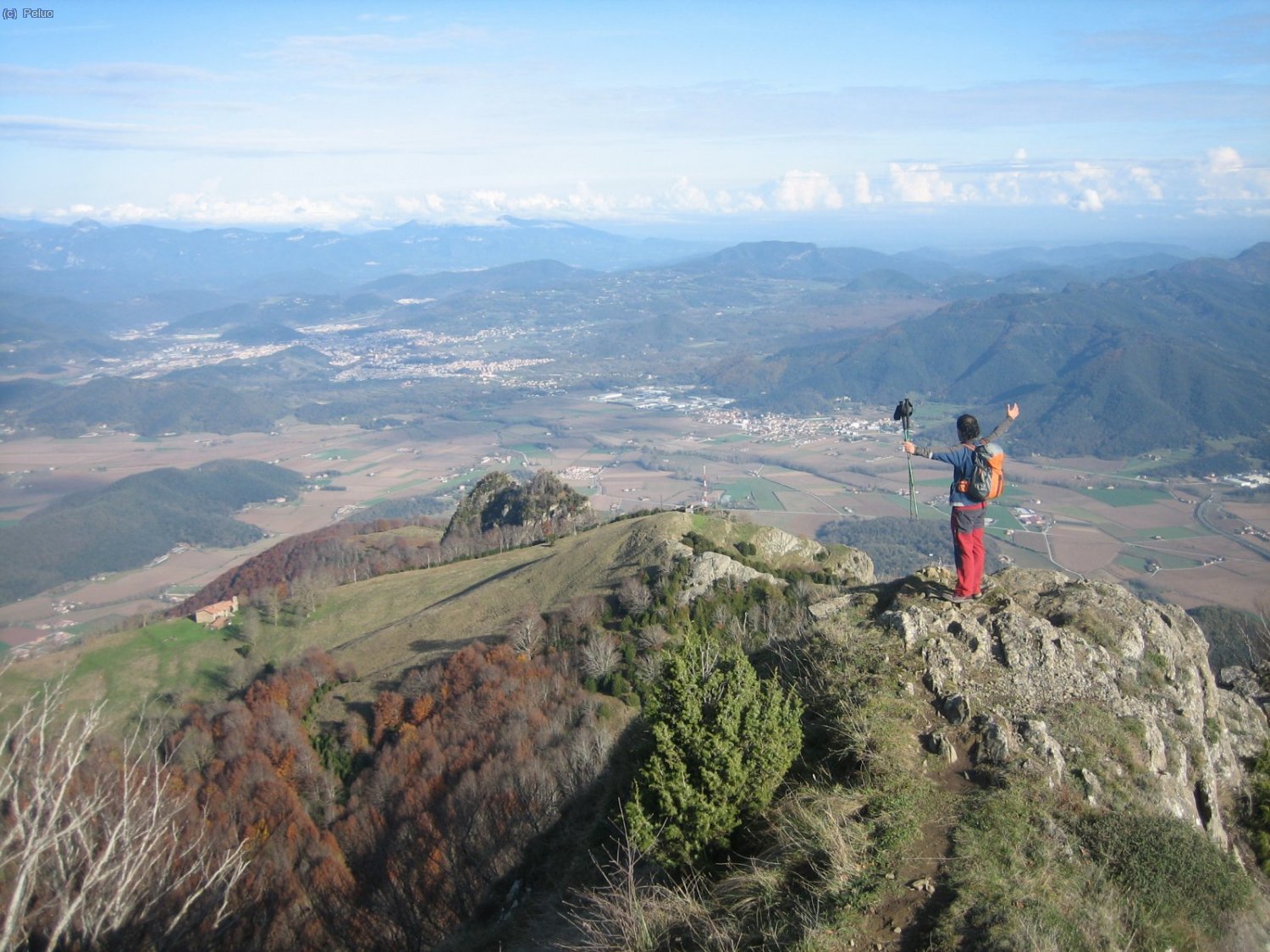 Vistes incre&iuml;bles sobre la plana olotina.