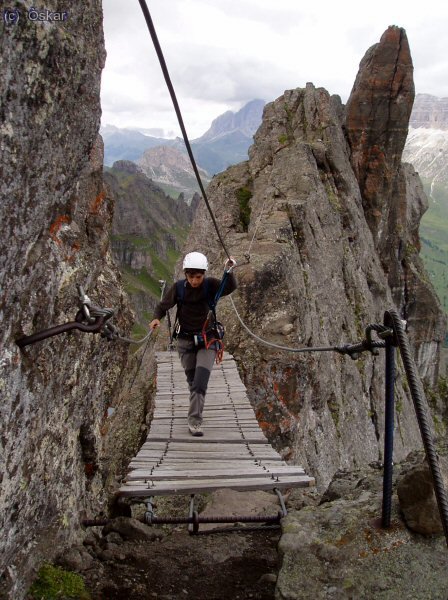 Un puentecito algo destartalado para dar ambiente