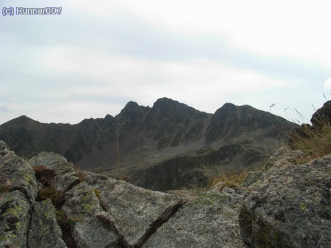 Pics d&acute;Envalira , amb l&iacute;nici de creta per anar al Blanc . La intenci&oacute; es acabar per all&aacute; , i aixi completar una circular .