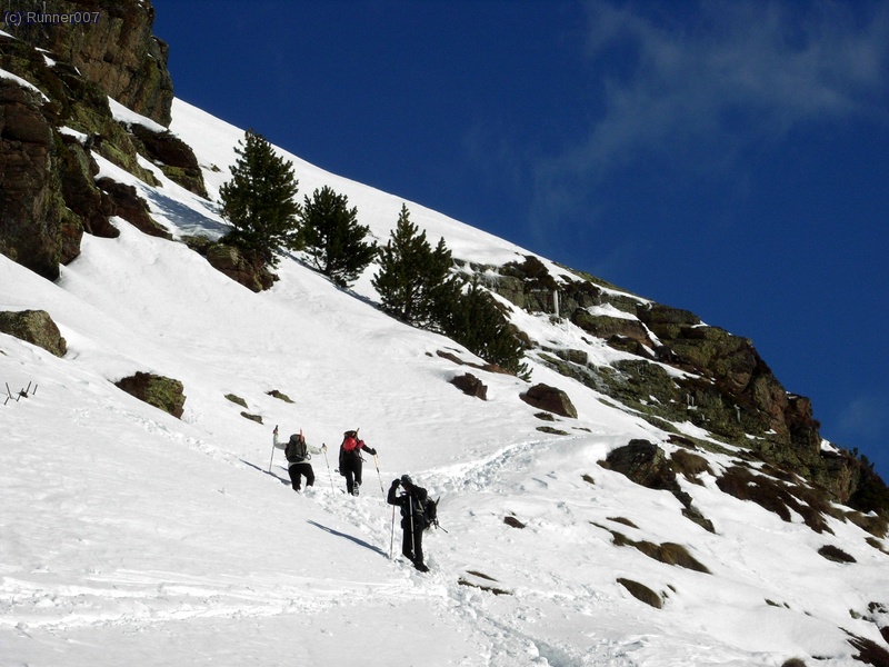 La gran cantitat de neu fa faixuga la pujada direcci&oacute; al Estany Primer