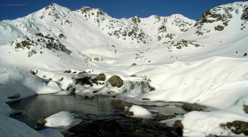 Boca de sortida del Estany , aquesta encara aguanta ....