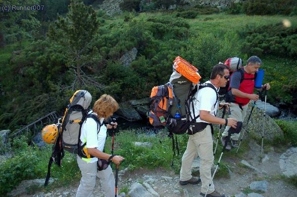El volum de la motxila era considerable... ara toca suar , pero despres disfrutarem amb la coca , i el cava.