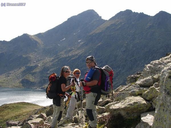 Joan , Montse i Carme amb el thoumasset al fons