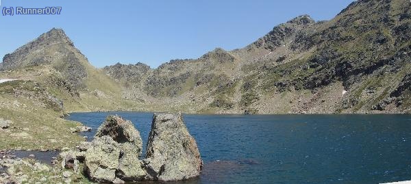 Els tres acompanyants de tota la sortida .... Thoumasset, Pic Estany blau , i el seu llac .