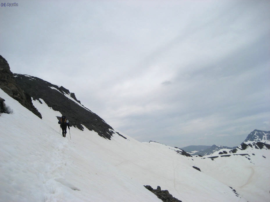 Flanqueo bajo el cerro de los machos