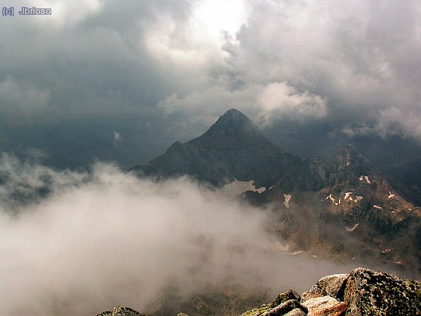 Pico de Arriel. Otra vista de uno de los famosos vecinos del Palas.