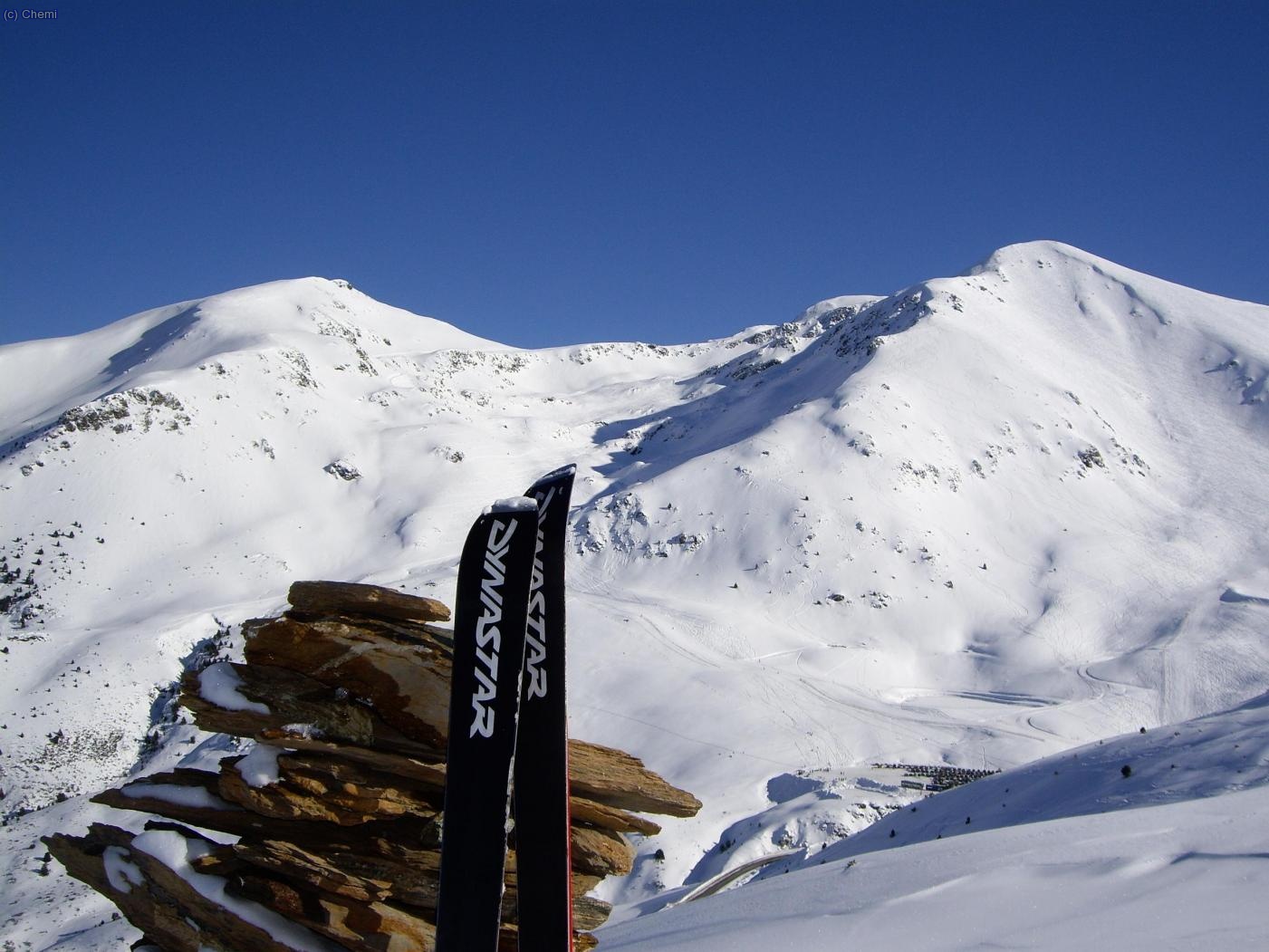 Bony de la Redona (2.630) a la izquierda y Cap de Raspes Roies (2.781) a la derecha.