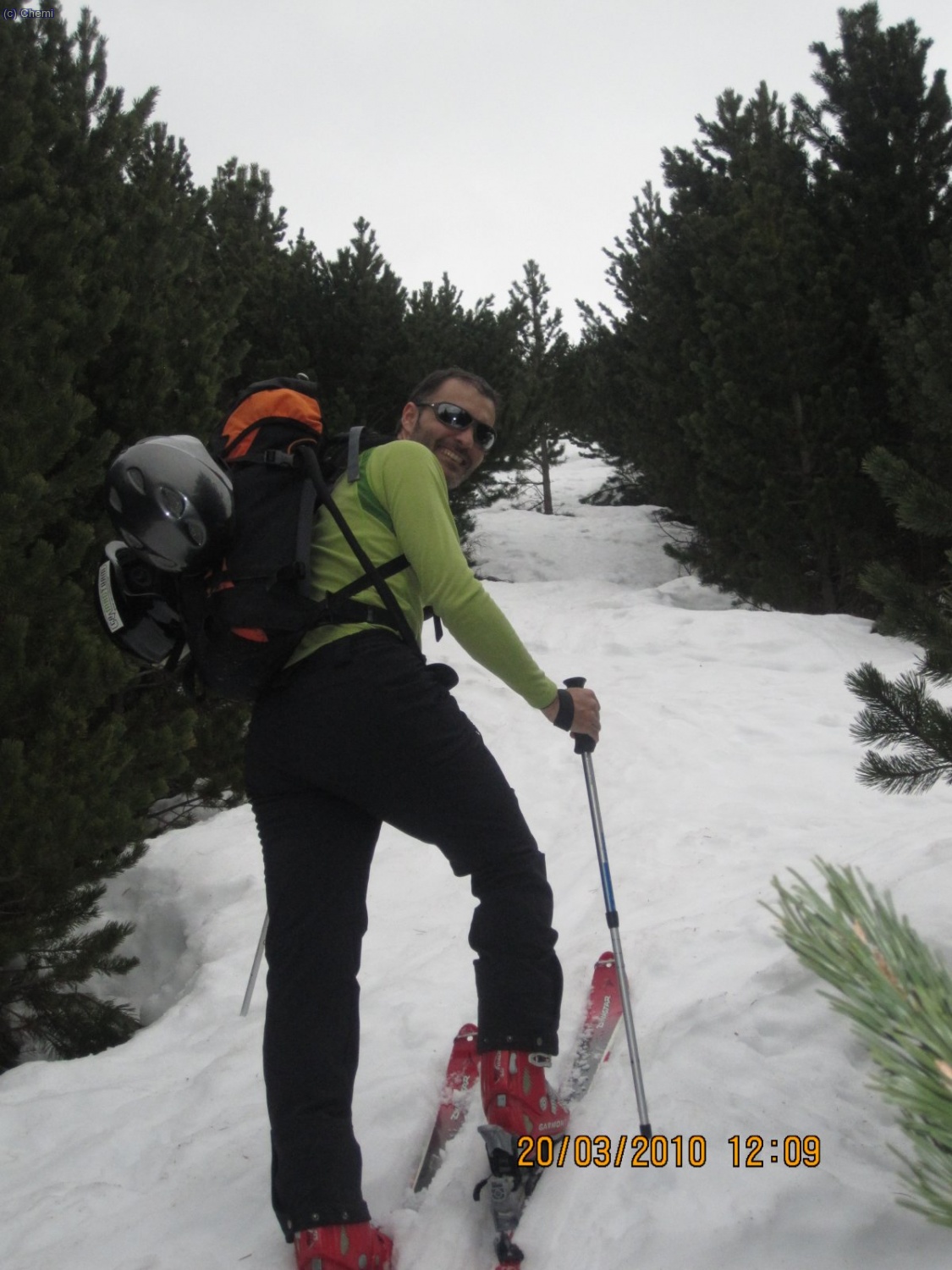 "Con esta nieve y esta estrechez no se como bajar&eacute; por aqu&iacute; ..."