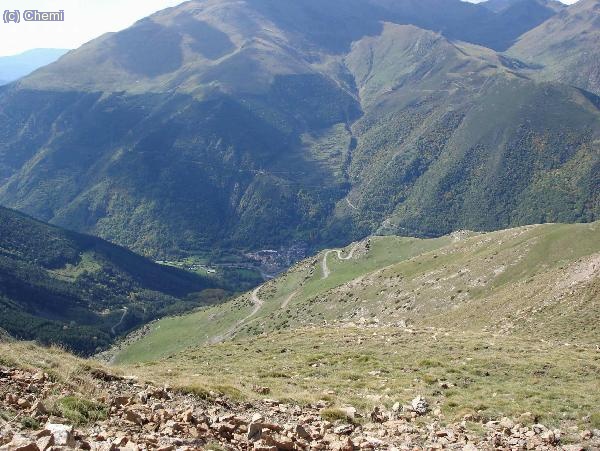 Ascenso al Coll del Triador. Al fondo Espui