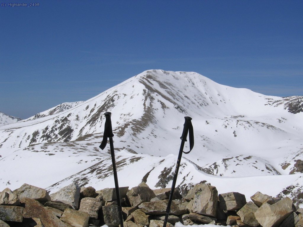 Desde la cima del Pic de la Dona (2704m) el Bastiments nevado.