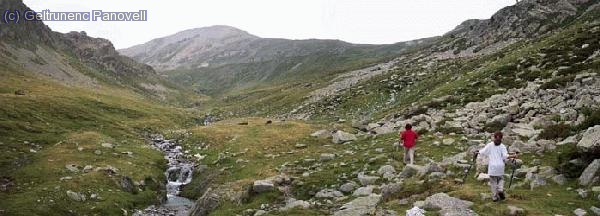 Siguiendo el valle del Freser para dirigirnos en direcci&oacute;n al coll de la marrana. Bastiments al fondo.