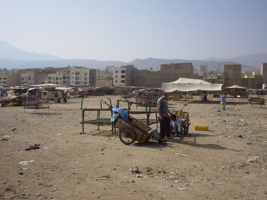Durmiendo en el mercadillo de Beni-Mellal