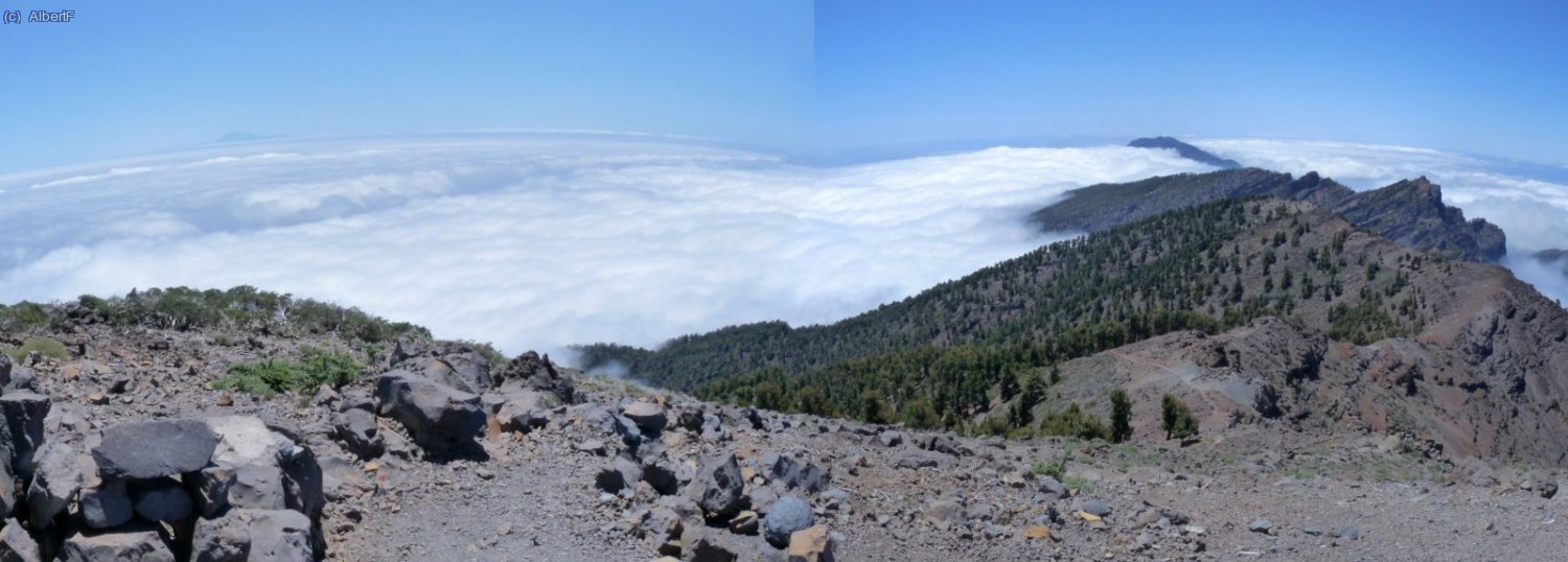 Els n&uacute;vols enganxants a la costa est, des del cim de Pico de la Nieve