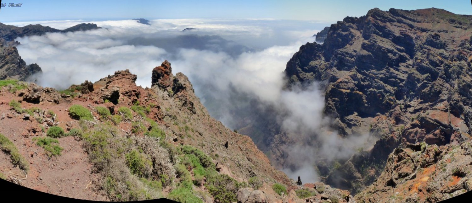 Vistes sobre el fons de la Caldera de Taburiente, despr&eacute;s del cim del Roque de los Muchachos