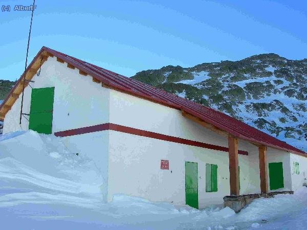 La part lliure &eacute;s l&acute;&agrave;tic amb entrada per la porta de l&acute;esquerra.