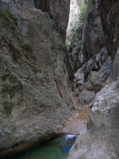 Punt en qu&egrave; per passar, cal ja un bon bany, i per tant, nosaltres girem cua per anar a agafar el pas del Romeret