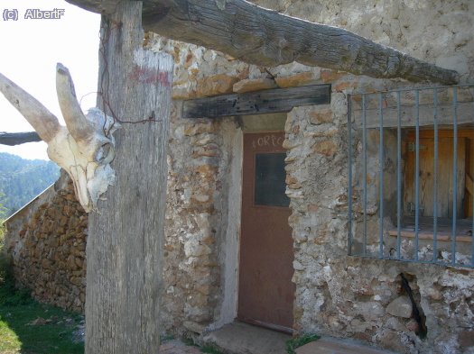 Refugi de Mas del Frare, entre Font Ferrera i Ref. de Caro