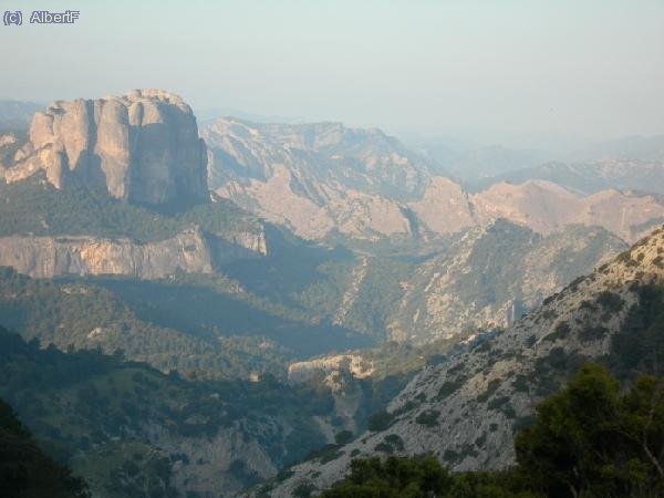 Les Roques de Benet, prop del coll de la Gilaberta, de Pauls a Arnes