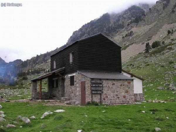 El refugi abans de fer-se fosc
