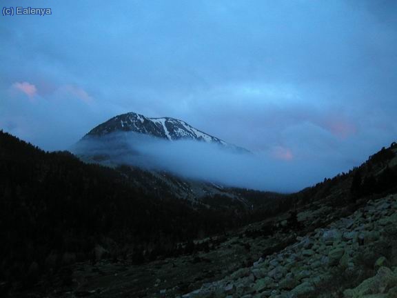 La boira invadint la vall de Caran&ccedil;&agrave;