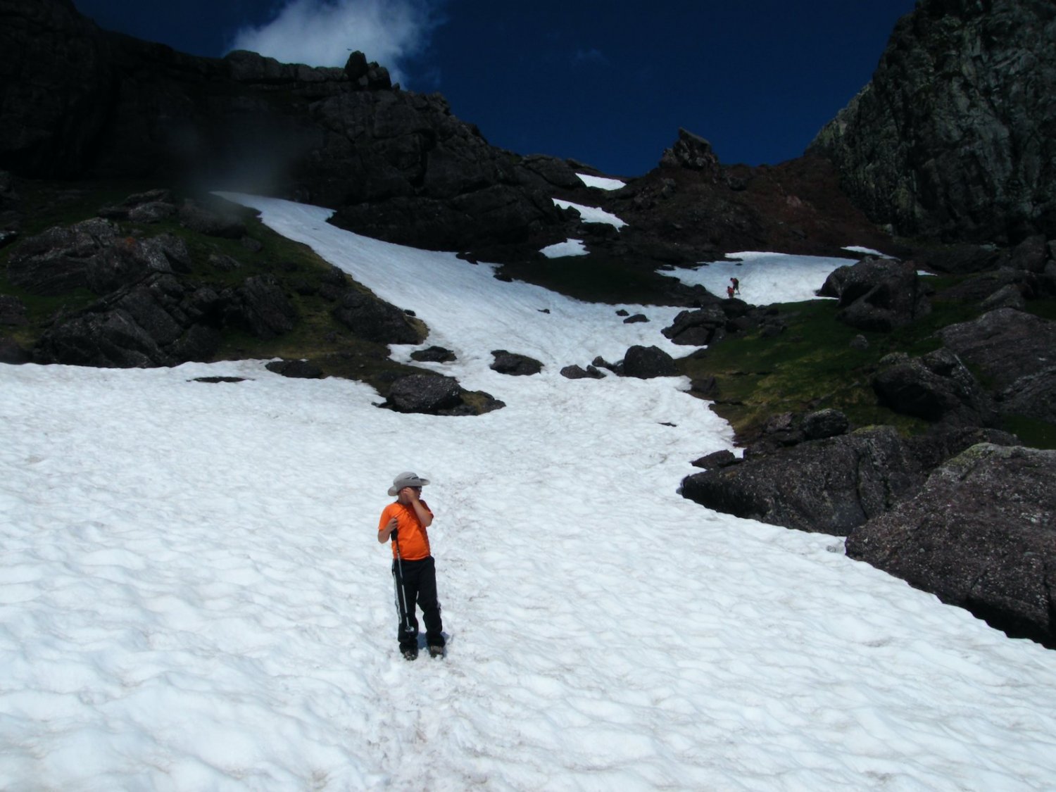 el unico tramo con nieve para vertice o el anayet es este, la subida al collado.