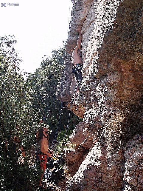 Zorat en un "techito" algo "cabroncete"...
