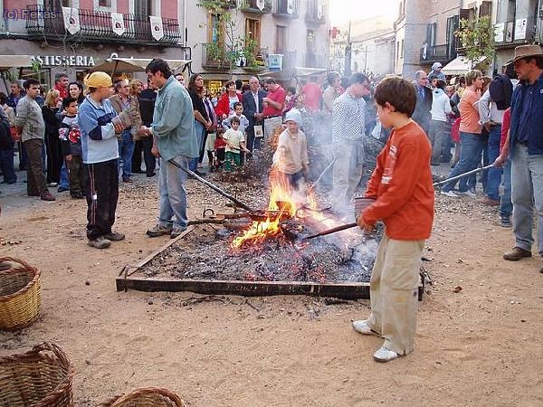 Por supuesto...lo primordial del encuentro...comer castañas...