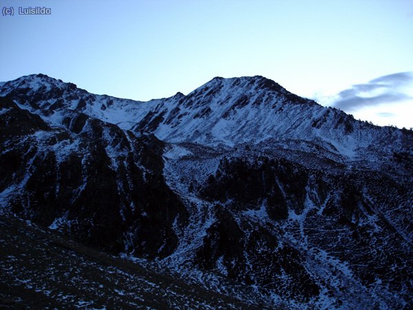 Primeres llums del dia sobre el Pic de la Pala de Coll Carnisser.