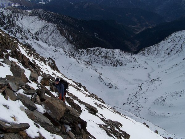 La Berta amb els Estanys de fons i el poble d&acute;Arinsal