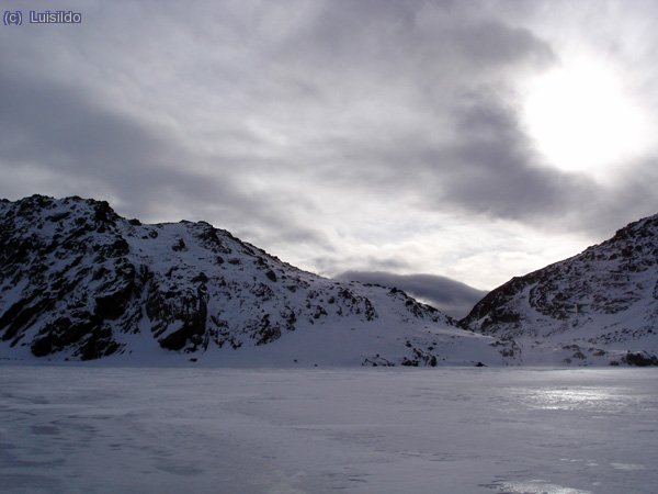 L&acute;Estany Forcat completament gelat.