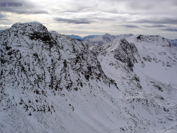La Roca Entravessada, el Baiau i el pic de Sanfonts.