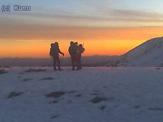 Yo no s&eacute; qui&eacute;nes eran estos tios ni que hac&iacute;an ah&iacute; tan temprano y con la rasca que hac&iacute;a, pero nos los encontramos en la Bola cuando volviamos del picnic en Cabezas