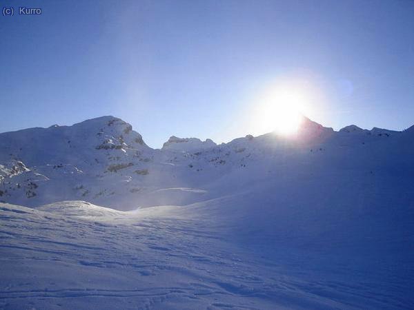 El Anie recorta su figura contra el sol