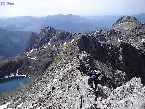 Mapicas por el filo de la cresta en el tramo del Diente Royo